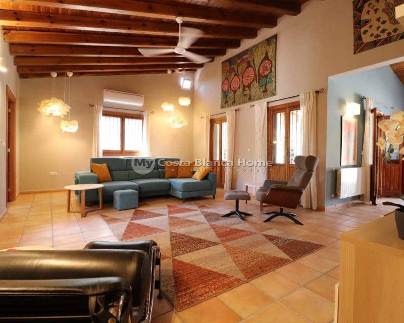 7 soveværelse Finca/Landehus til salg i Catral med swimmingpool - € 975.000 (Ref: 9172036)