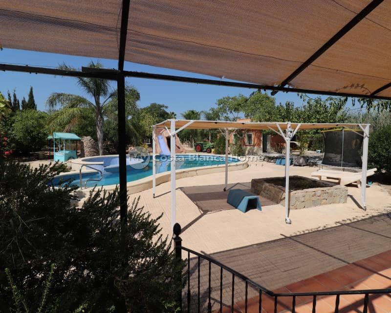 7 soveværelse Finca/Landehus til salg i Catral med swimmingpool - € 975.000 (Ref: 9172036)