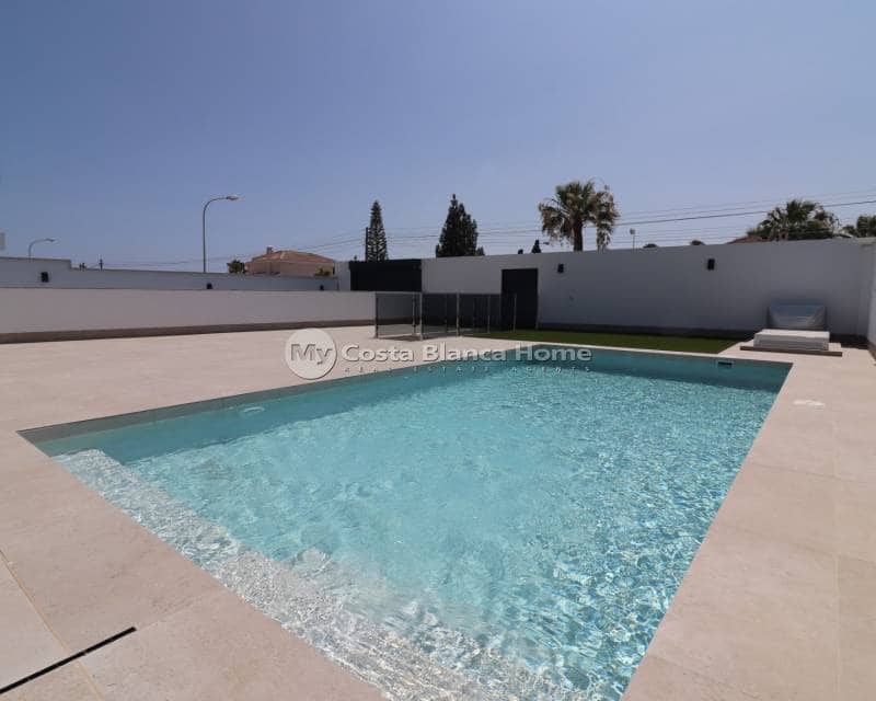 3 bedroom Villa for sale in Ciudad Quesada with pool - € 799,900 (Ref: 9172048)