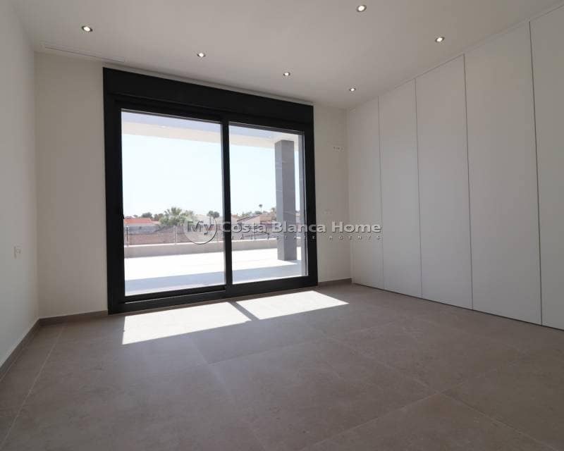 3 bedroom Villa for sale in Ciudad Quesada with pool - € 799,900 (Ref: 9172048)