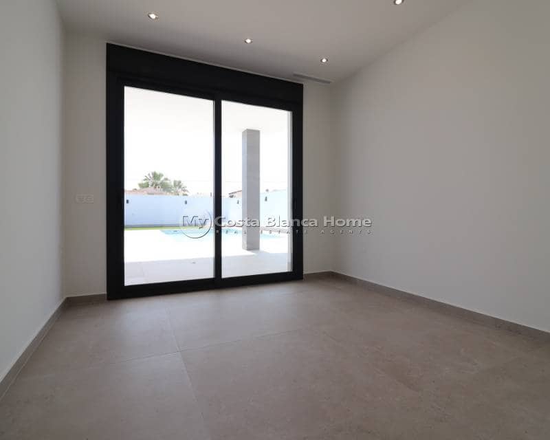 3 bedroom Villa for sale in Ciudad Quesada with pool - € 799,900 (Ref: 9172048)