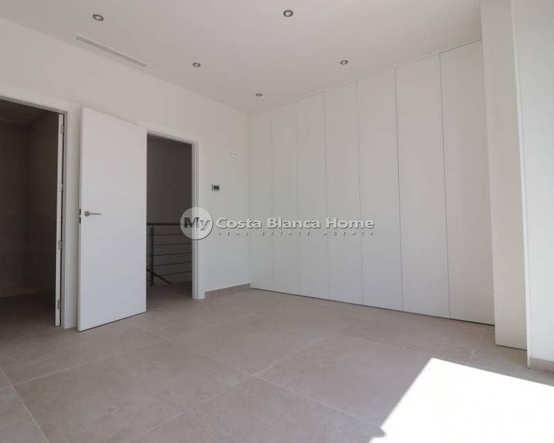 3 bedroom Villa for sale in Ciudad Quesada with pool - € 799,900 (Ref: 9172048)