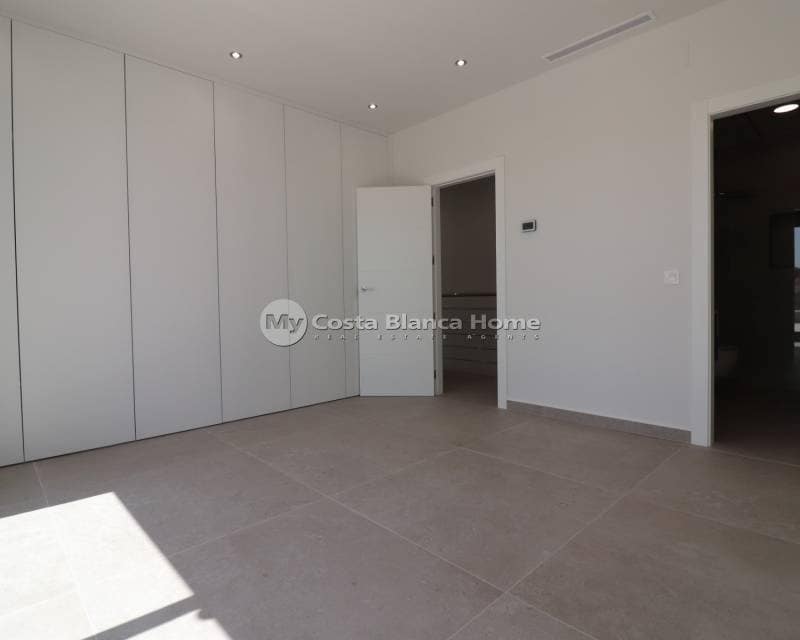 3 bedroom Villa for sale in Ciudad Quesada with pool - € 799,900 (Ref: 9172048)