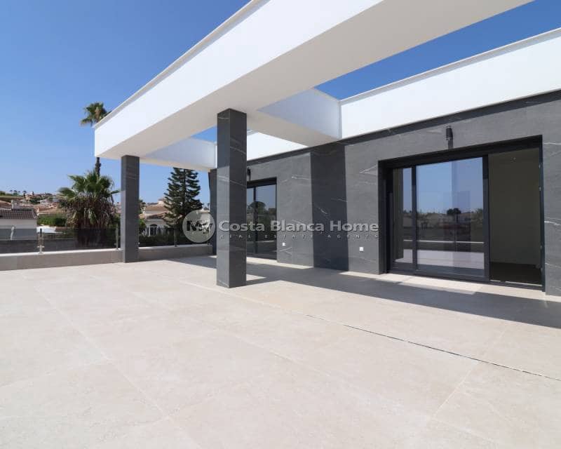 3 bedroom Villa for sale in Ciudad Quesada with pool - € 799,900 (Ref: 9172048)