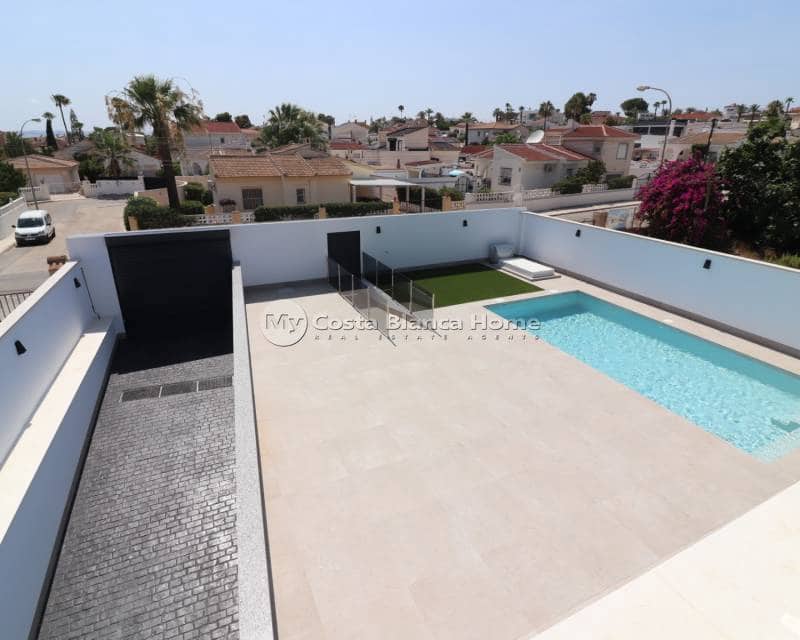 3 bedroom Villa for sale in Ciudad Quesada with pool - € 799,900 (Ref: 9172048)