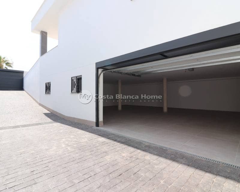 3 bedroom Villa for sale in Ciudad Quesada with pool - € 799,900 (Ref: 9172048)