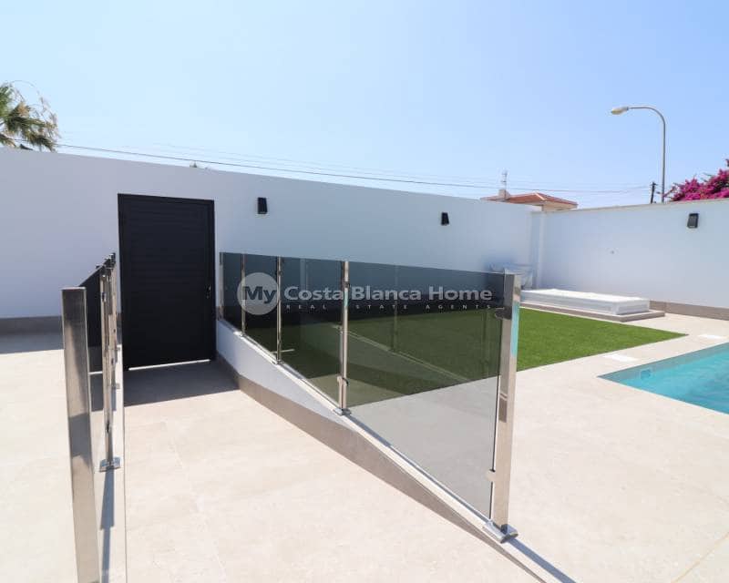 3 bedroom Villa for sale in Ciudad Quesada with pool - € 799,900 (Ref: 9172048)