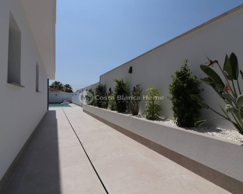 3 bedroom Villa for sale in Ciudad Quesada with pool - € 799,900 (Ref: 9172048)