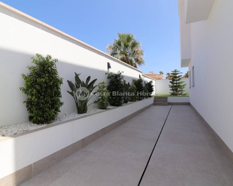 3 bedroom Villa for sale in Ciudad Quesada with pool - € 799,900 (Ref: 9172048)