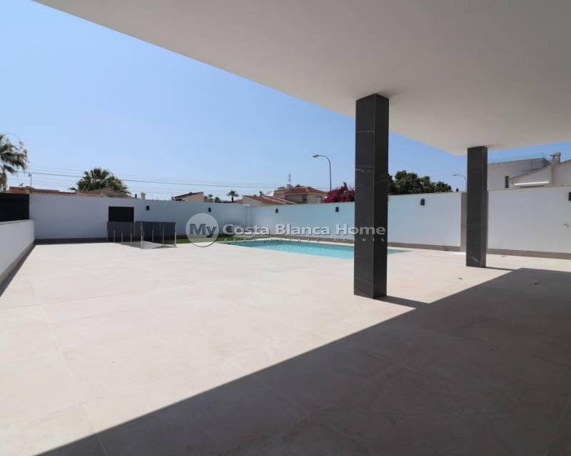 3 bedroom Villa for sale in Ciudad Quesada with pool - € 799,900 (Ref: 9172048)