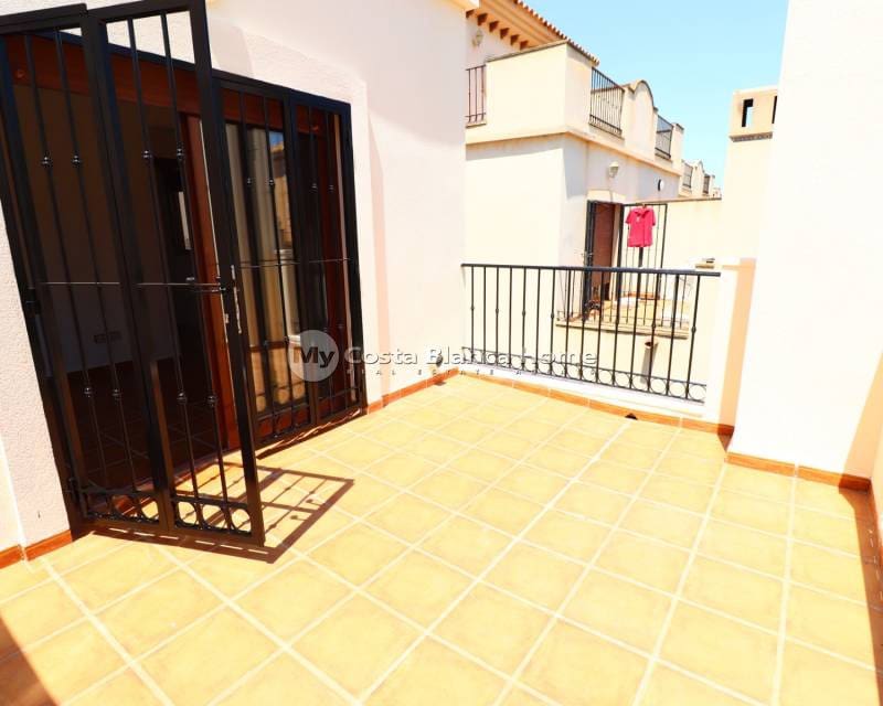 3 makuuhuone Paritalo myytävänä paikassa Algorfa mukana uima-altaan - 225 000 € (Ref: 9172049)