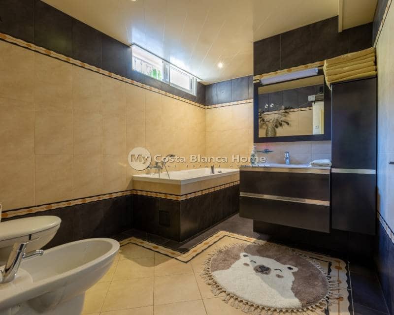 5 soverom Villa til salgs i Benijofar med svømmebasseng - € 498 000 (Ref: 9172052)