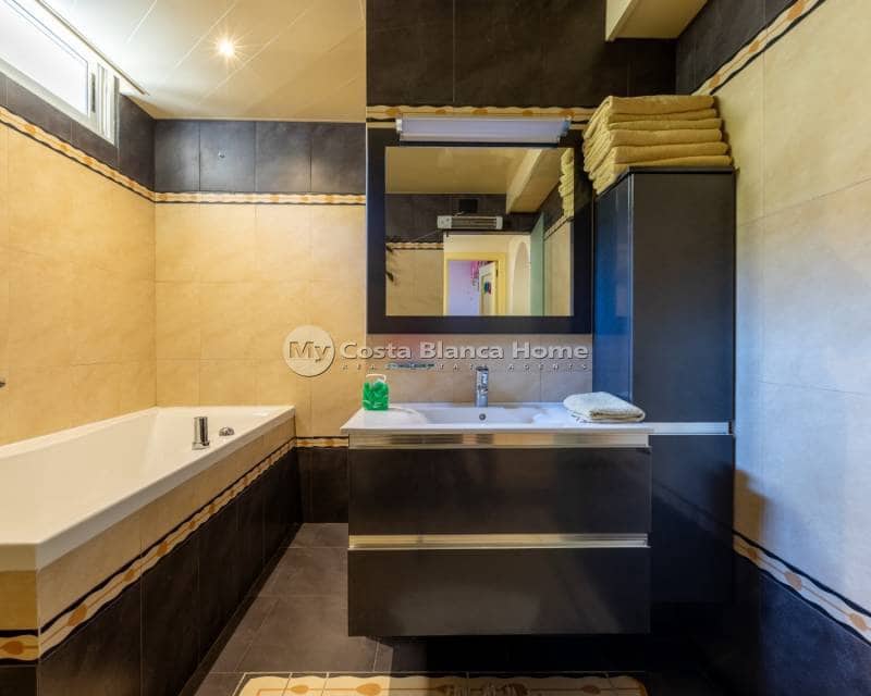 5 soverom Villa til salgs i Benijofar med svømmebasseng - € 498 000 (Ref: 9172052)