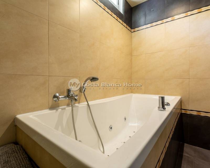 5 soverom Villa til salgs i Benijofar med svømmebasseng - € 498 000 (Ref: 9172052)