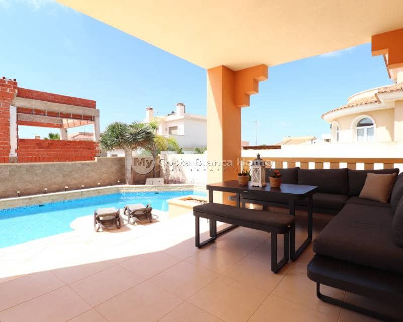 4 bedroom Villa for sale in Ciudad Quesada with pool - € 520,000 (Ref: 9172054)