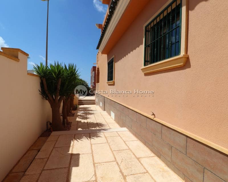 4 bedroom Villa for sale in Ciudad Quesada with pool - € 520,000 (Ref: 9172054)
