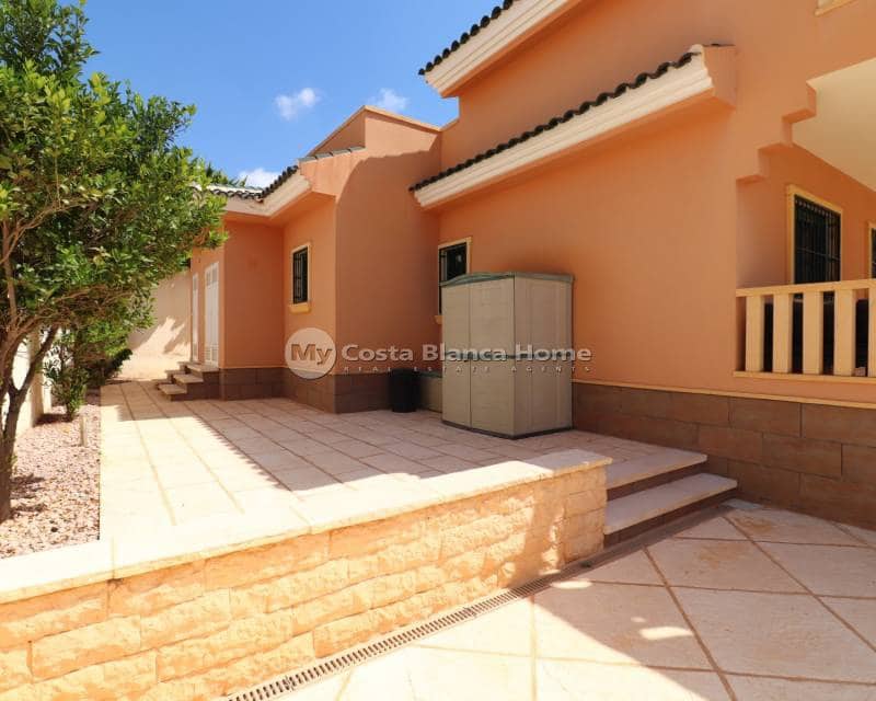 4 bedroom Villa for sale in Ciudad Quesada with pool - € 520,000 (Ref: 9172054)