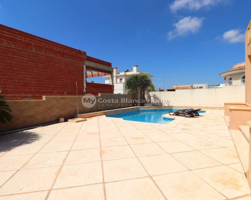 4 bedroom Villa for sale in Ciudad Quesada with pool - € 520,000 (Ref: 9172054)