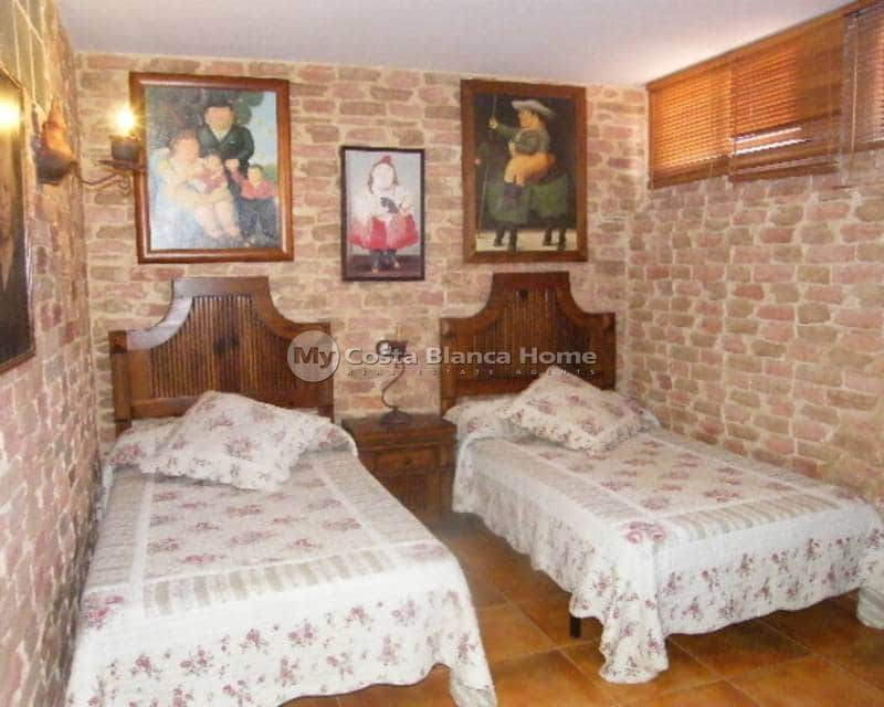 Casa de 5 habitaciones en Daya Nueva en venta - 369.000 € (Ref: 9172225)