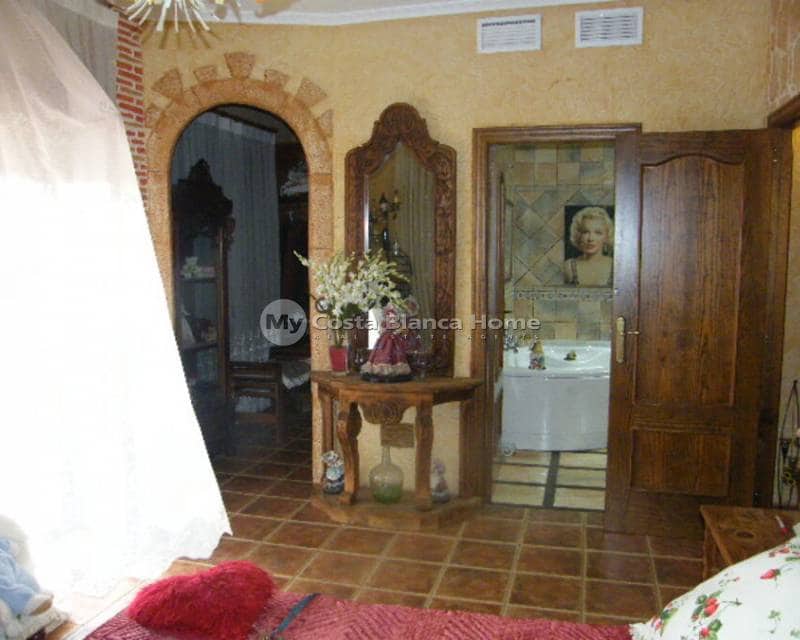 Casa de 5 habitaciones en Daya Nueva en venta - 369.000 € (Ref: 9172225)