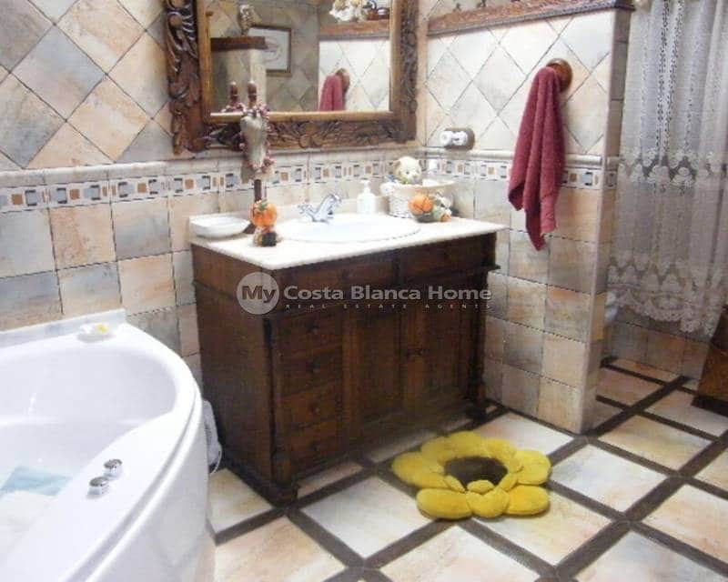 Casa de 5 habitaciones en Daya Nueva en venta - 369.000 € (Ref: 9172225)