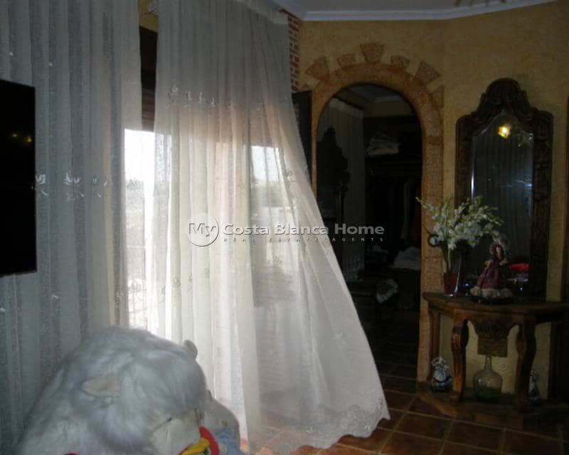 Casa de 5 habitaciones en Daya Nueva en venta - 369.000 € (Ref: 9172225)