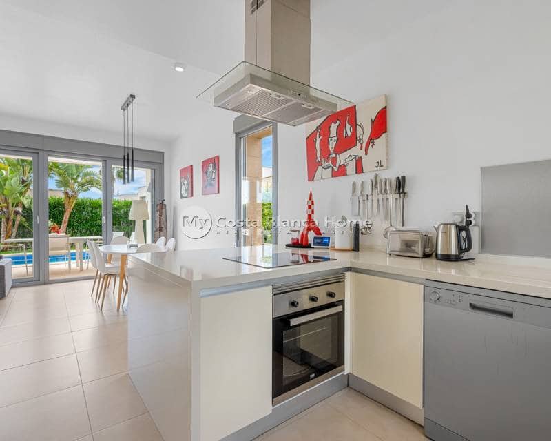 3 Zimmer Villa zu verkaufen in Vistabella mit Pool - 479.000 € (Ref: 9172233)