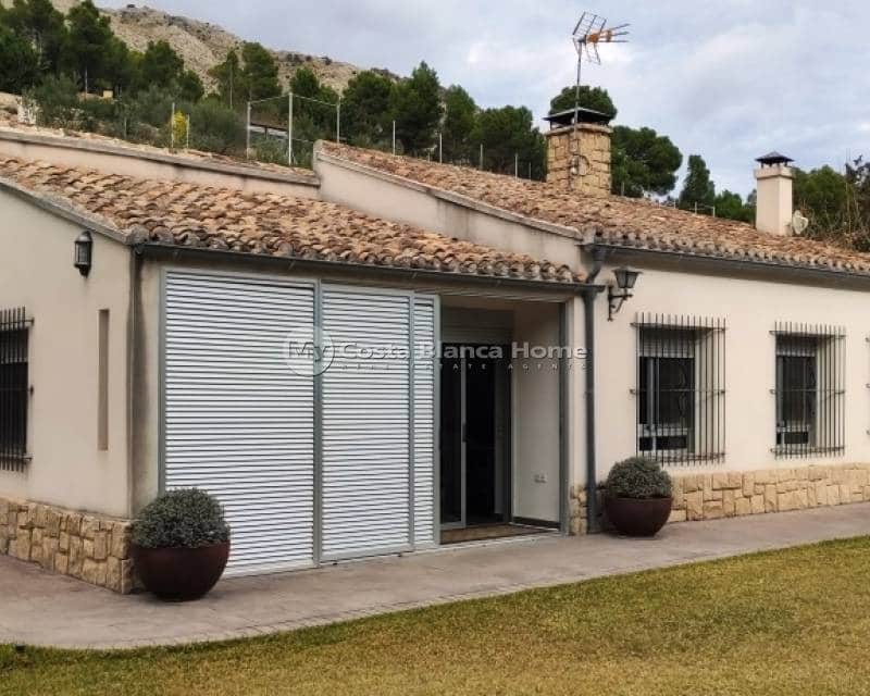 3 quarto Moradia para venda em Cocentaina com piscina - 375 000 € (Ref: 9191677)