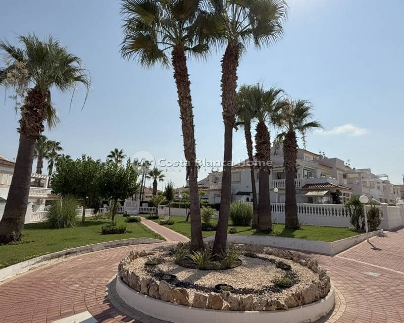 2 slaapkamer Appartement te koop in La Zenia met zwembad - € 229.000 (Ref: 9203224)