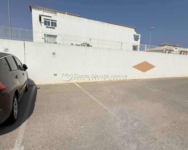 2 slaapkamer Appartement te koop in La Zenia met zwembad - € 229.000 (Ref: 9203224)