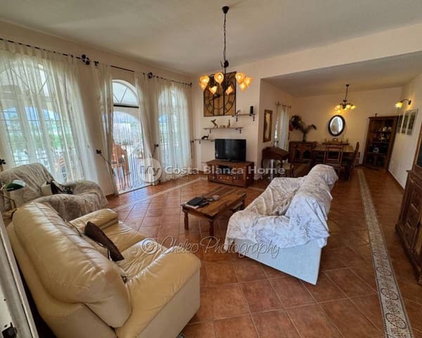 5 soveværelse Finca/Landehus til salg i Catral med swimmingpool - € 399.000 (Ref: 9203460)