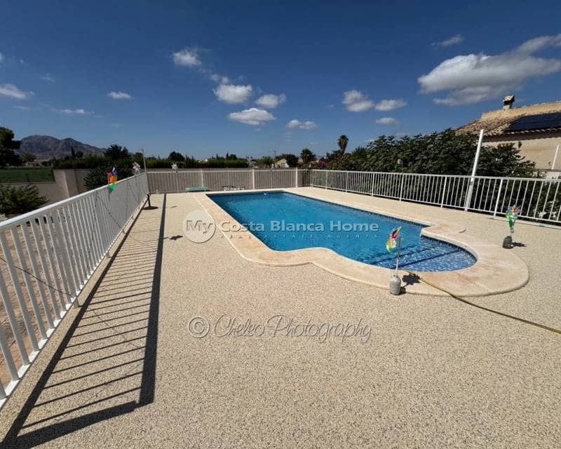 4 makuuhuone Huvila myytävänä paikassa Catral mukana uima-altaan - 369 995 € (Ref: 9235487)