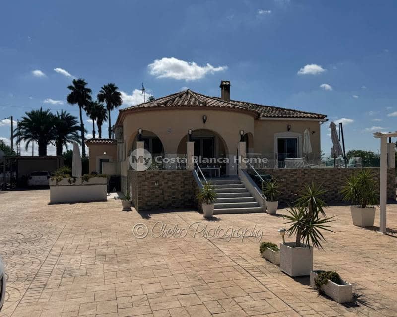 4 makuuhuone Huvila myytävänä paikassa Catral mukana uima-altaan - 369 995 € (Ref: 9235487)