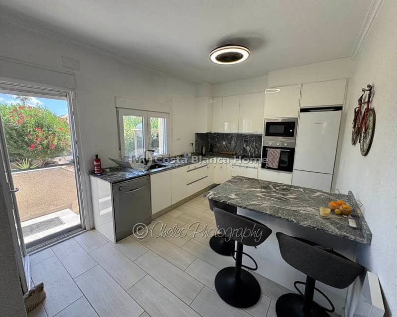 4 makuuhuone Huvila myytävänä paikassa Catral mukana uima-altaan - 369 995 € (Ref: 9235487)