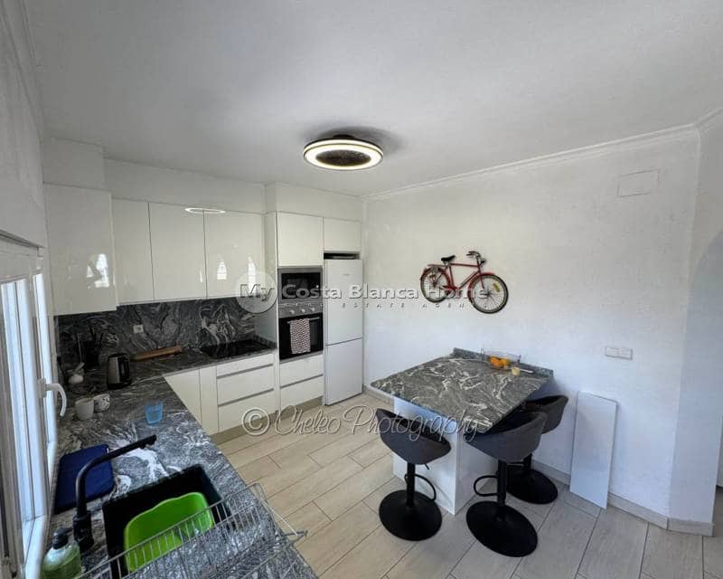 4 makuuhuone Huvila myytävänä paikassa Catral mukana uima-altaan - 369 995 € (Ref: 9235487)