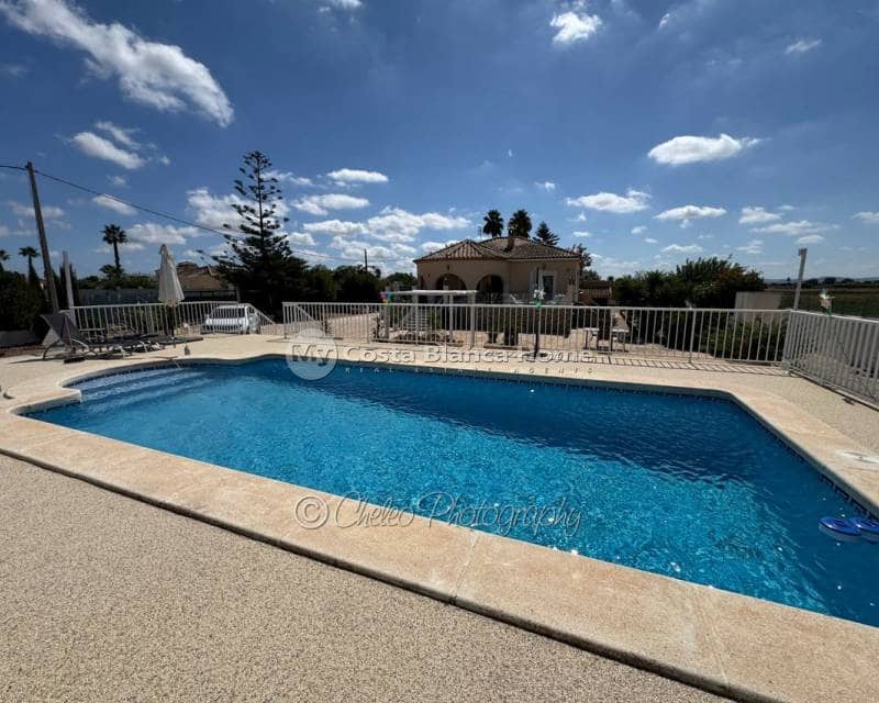 4 makuuhuone Huvila myytävänä paikassa Catral mukana uima-altaan - 369 995 € (Ref: 9235487)