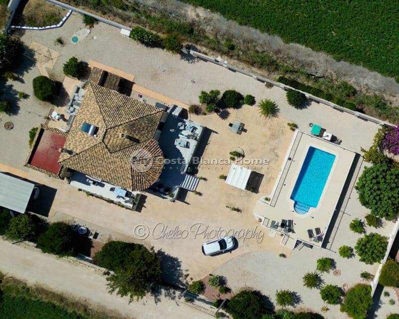 4 makuuhuone Huvila myytävänä paikassa Catral mukana uima-altaan - 369 995 € (Ref: 9235487)