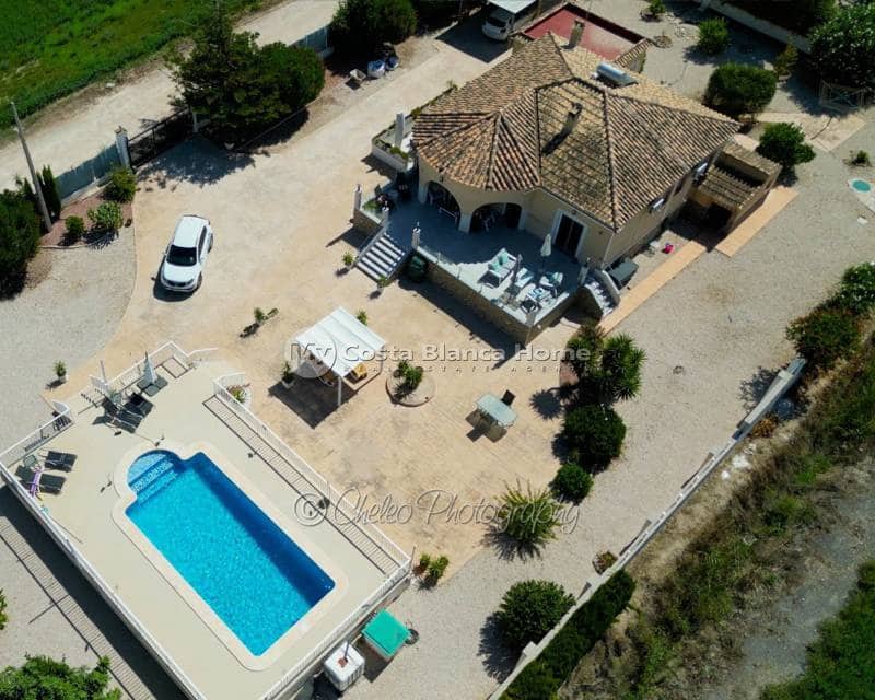 4 makuuhuone Huvila myytävänä paikassa Catral mukana uima-altaan - 369 995 € (Ref: 9235487)