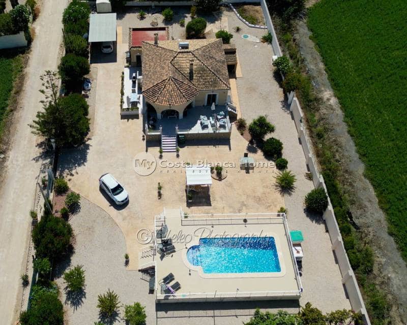 4 makuuhuone Huvila myytävänä paikassa Catral mukana uima-altaan - 369 995 € (Ref: 9235487)