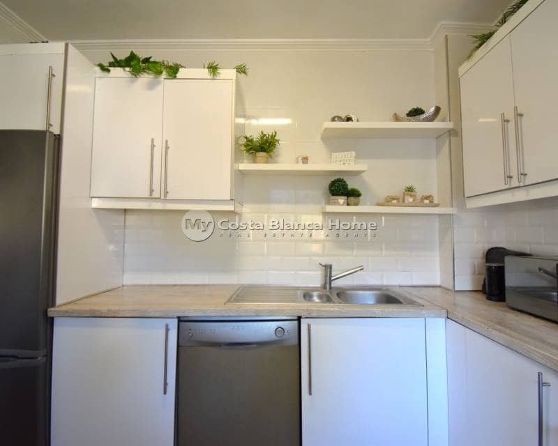 4 slaapkamer Villa te koop in Playa Flamenca met zwembad - € 399.000 (Ref: 9282905)