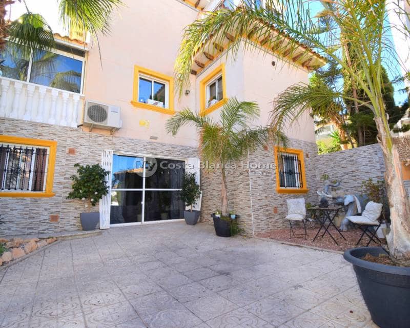 4 slaapkamer Villa te koop in Playa Flamenca met zwembad - € 399.000 (Ref: 9282905)