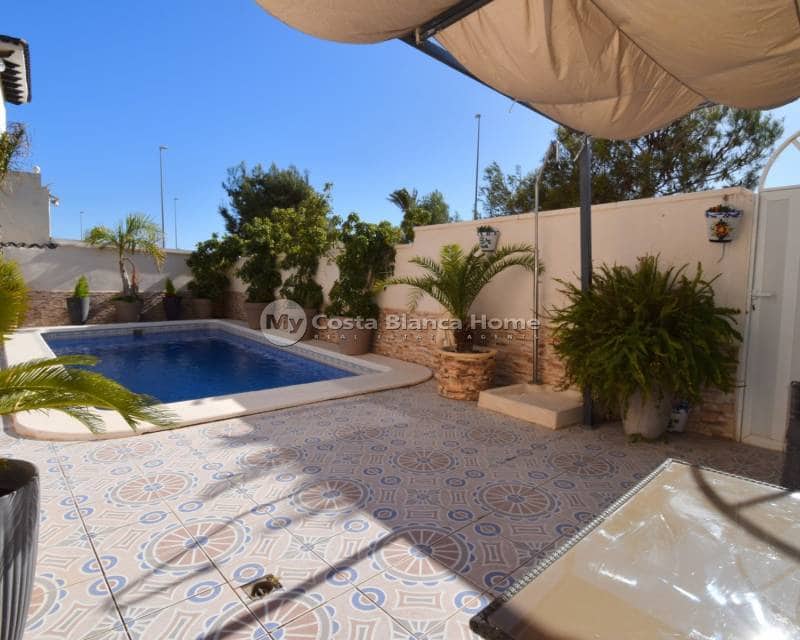 4 slaapkamer Villa te koop in Playa Flamenca met zwembad - € 399.000 (Ref: 9282905)