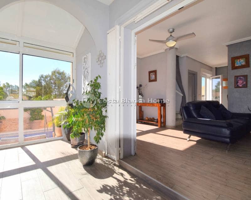 4 slaapkamer Villa te koop in Playa Flamenca met zwembad - € 399.000 (Ref: 9282905)