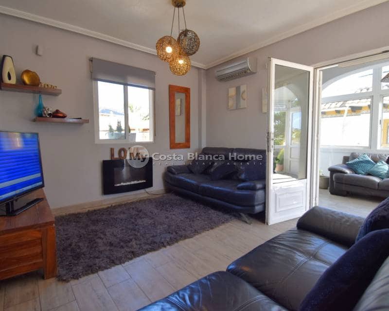 4 slaapkamer Villa te koop in Playa Flamenca met zwembad - € 399.000 (Ref: 9282905)