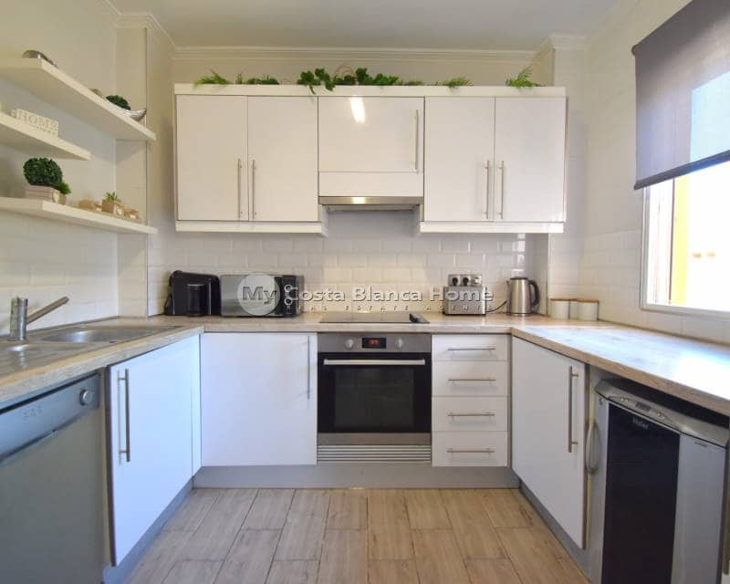 4 slaapkamer Villa te koop in Playa Flamenca met zwembad - € 399.000 (Ref: 9282905)