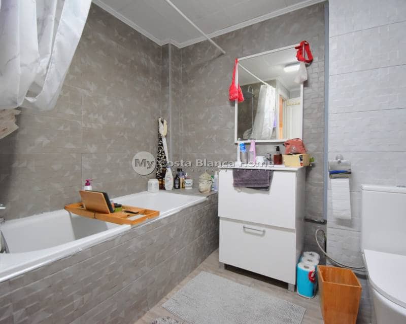 4 slaapkamer Villa te koop in Playa Flamenca met zwembad - € 399.000 (Ref: 9282905)