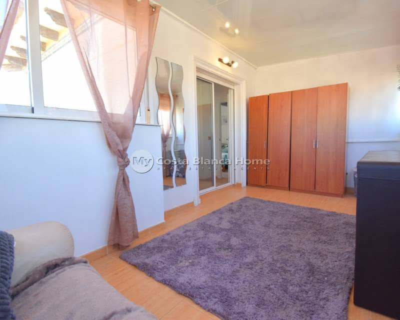 4 slaapkamer Villa te koop in Playa Flamenca met zwembad - € 399.000 (Ref: 9282905)