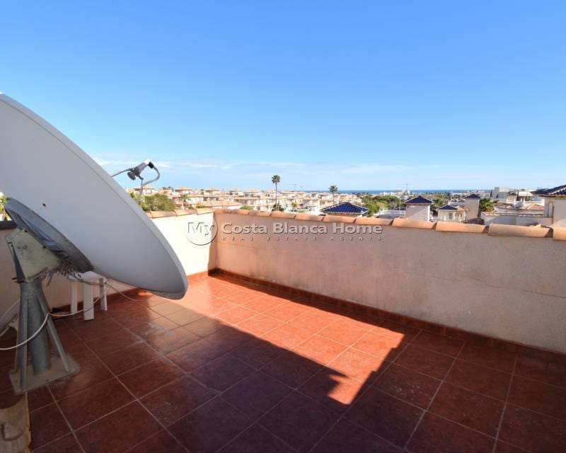 4 slaapkamer Villa te koop in Playa Flamenca met zwembad - € 399.000 (Ref: 9282905)