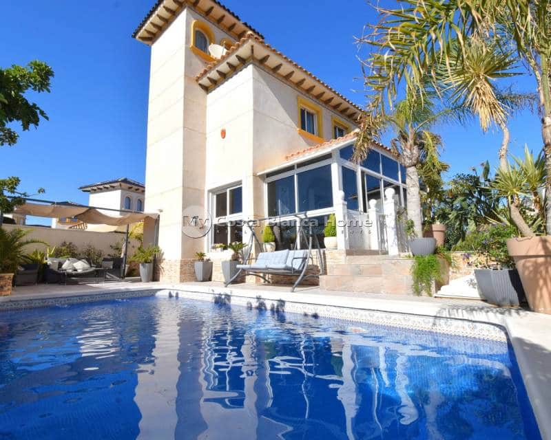 4 slaapkamer Villa te koop in Playa Flamenca met zwembad - € 399.000 (Ref: 9282905)