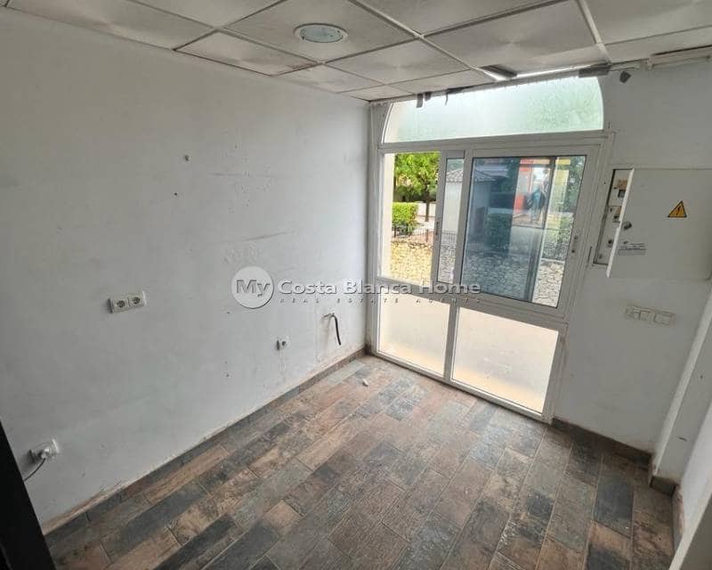 Local Commercial à vendre à Algorfa avec piscine - 100 000 € (Ref: 9282907)